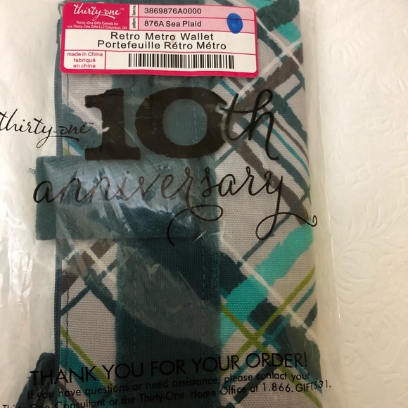 thirty-one Handbags - Thirty One Retro Metro Wallet NIP 876A SEA PLAID